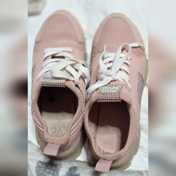 CUTE STEVE MADDEN Women's Sneakers in Blush Pink Size 5 (RUN BIG, THEY FIT 7.5) - Picture 8 of 8